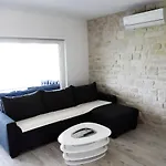 Lopar Zorica 1 * Lopar